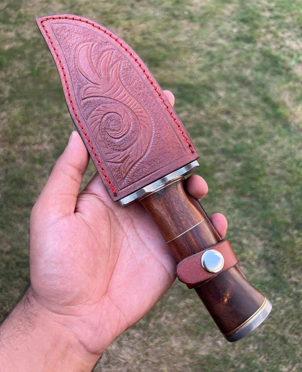Exquisite Custom Handmade Damascus Hunting Knife | Stained Rose Wood Handle | 10 Inches | Leather Sheath |