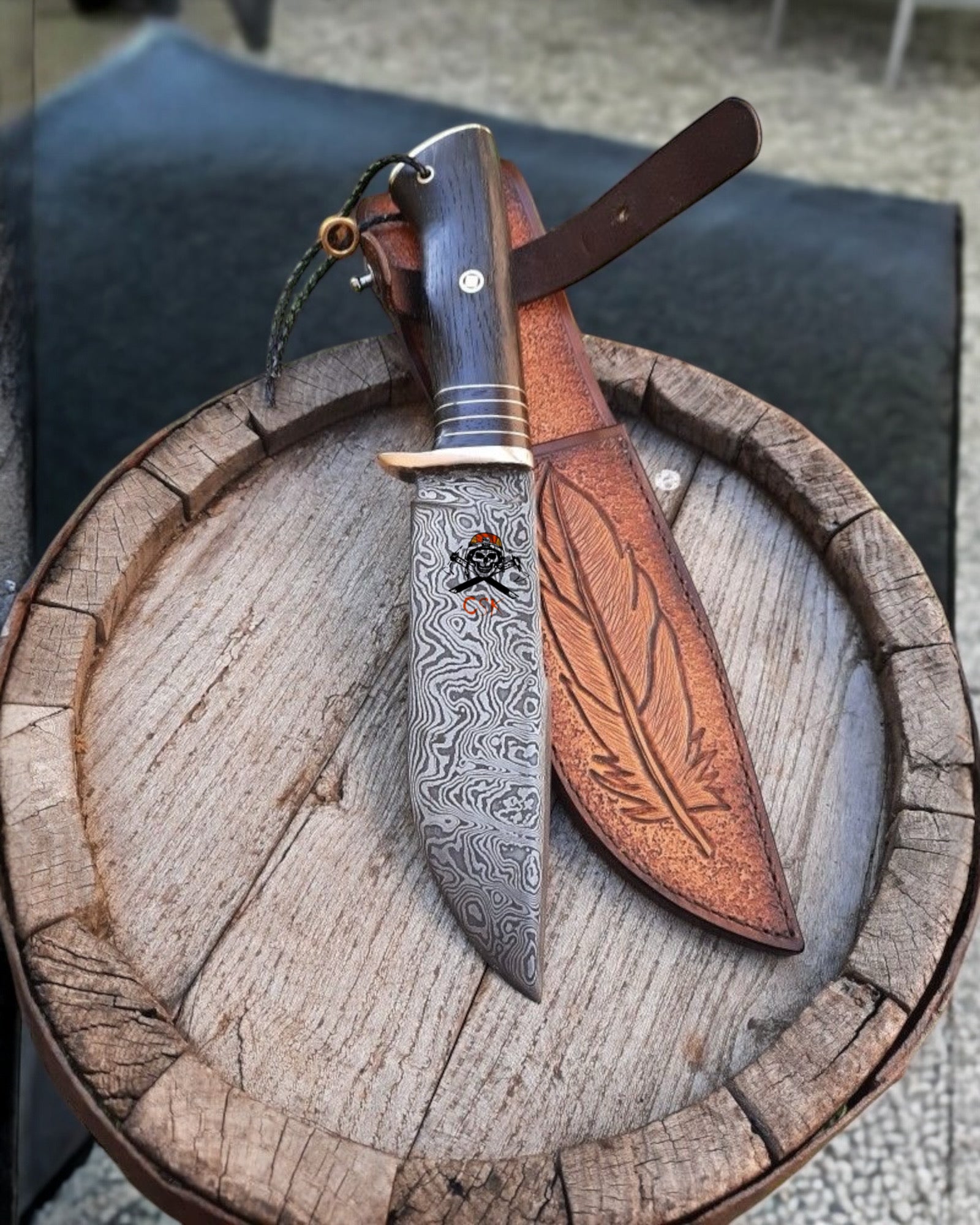 Hand-Forged Damascus Hunting Knife – Full Tang Survival Blade with Exotic Wood Handle & Leather Sheath