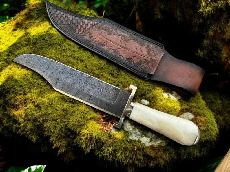 Legendary Western Knife – Custom Handmade Damascus Steel Blade with Bone Handle