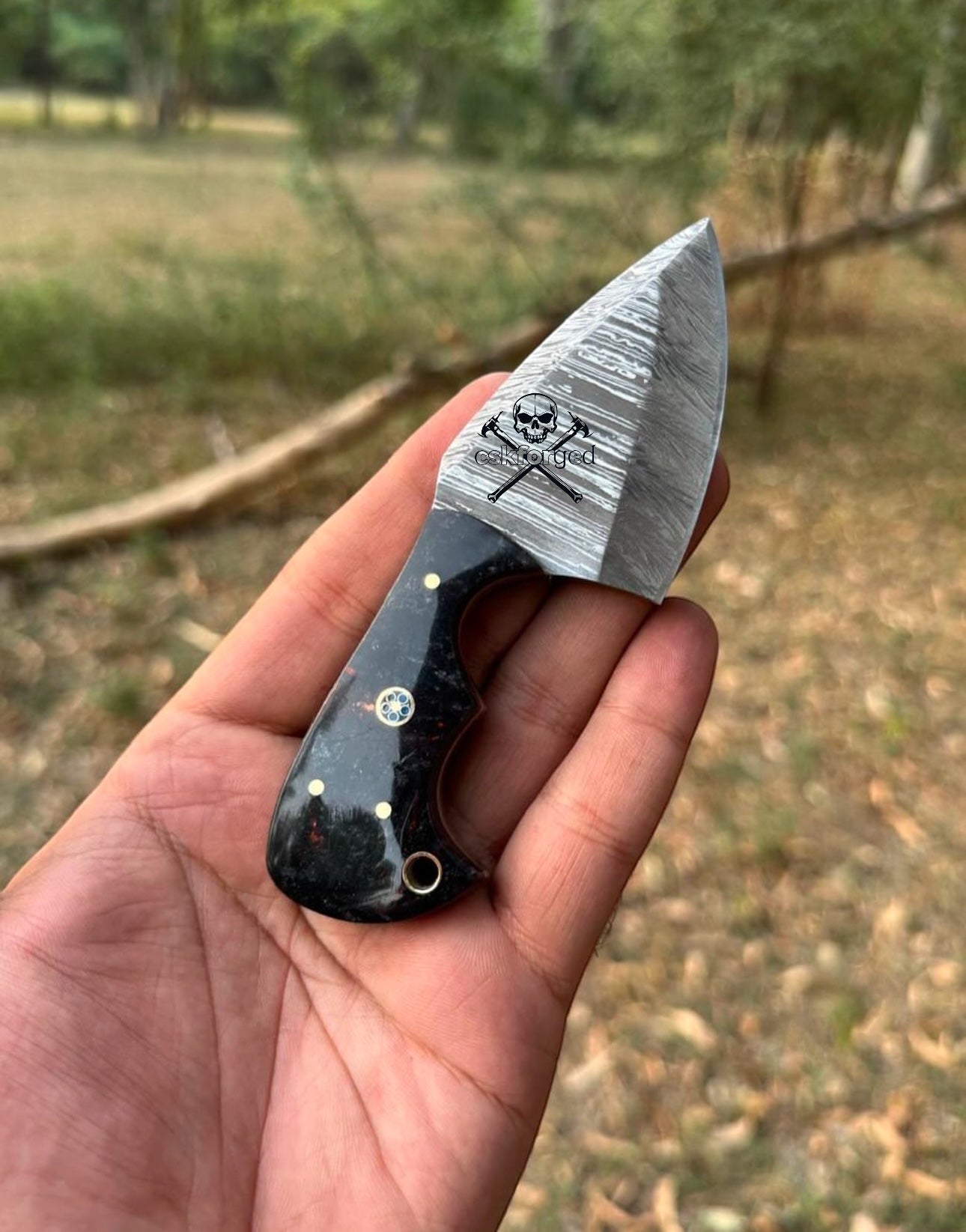 Skinning Knife – 7" Damascus Steel Blade with   Resin Handle & Leather Sheath