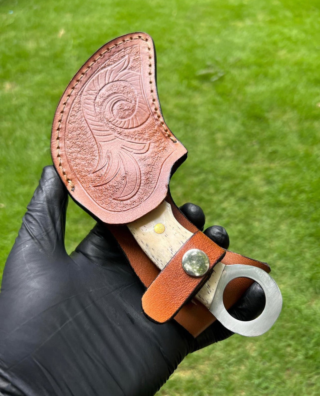 Handmade Damascus karambit knife