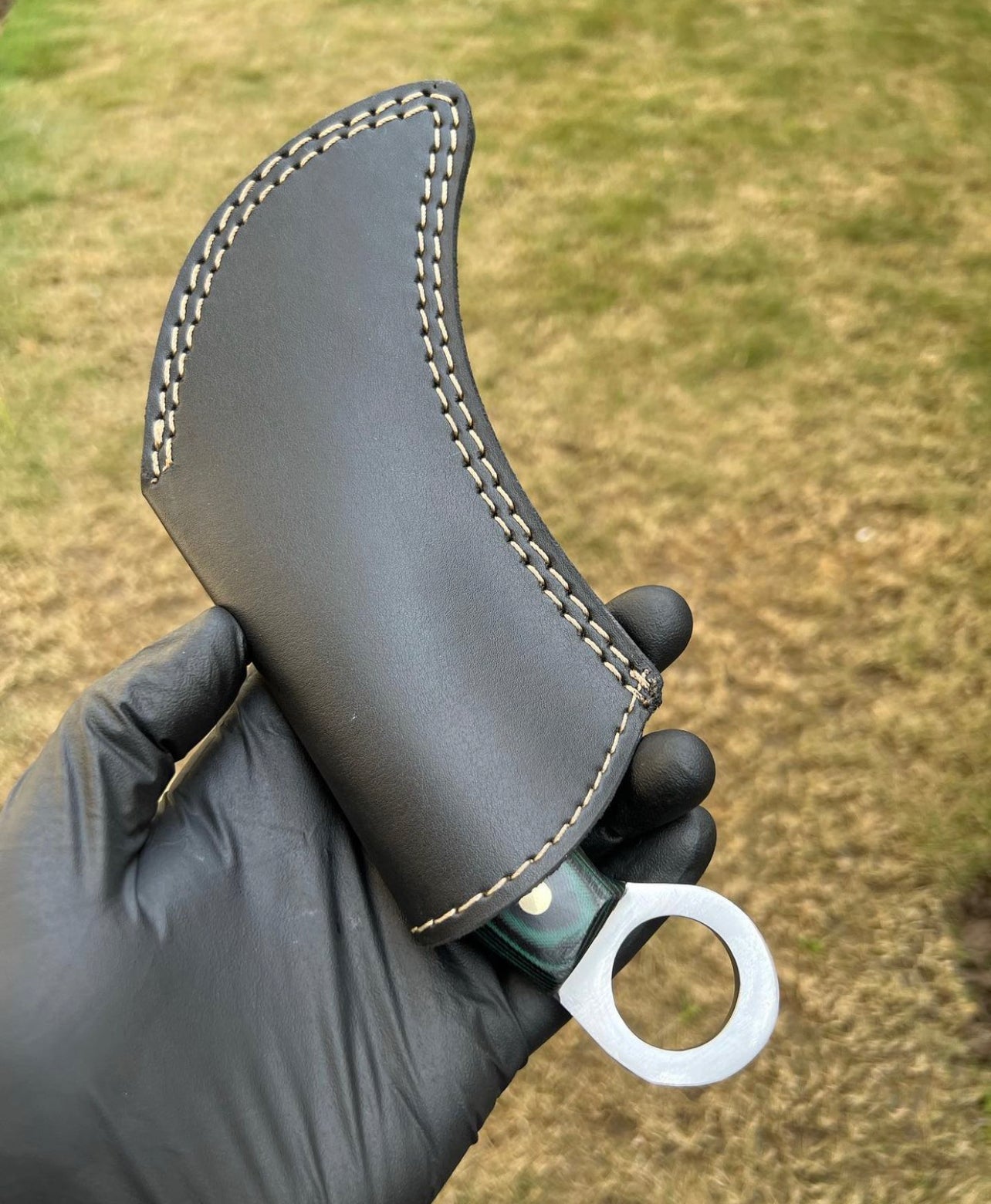 Handmade Damascus steel karambit knife