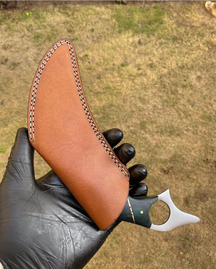 Handmade Damascus steel karambit knife