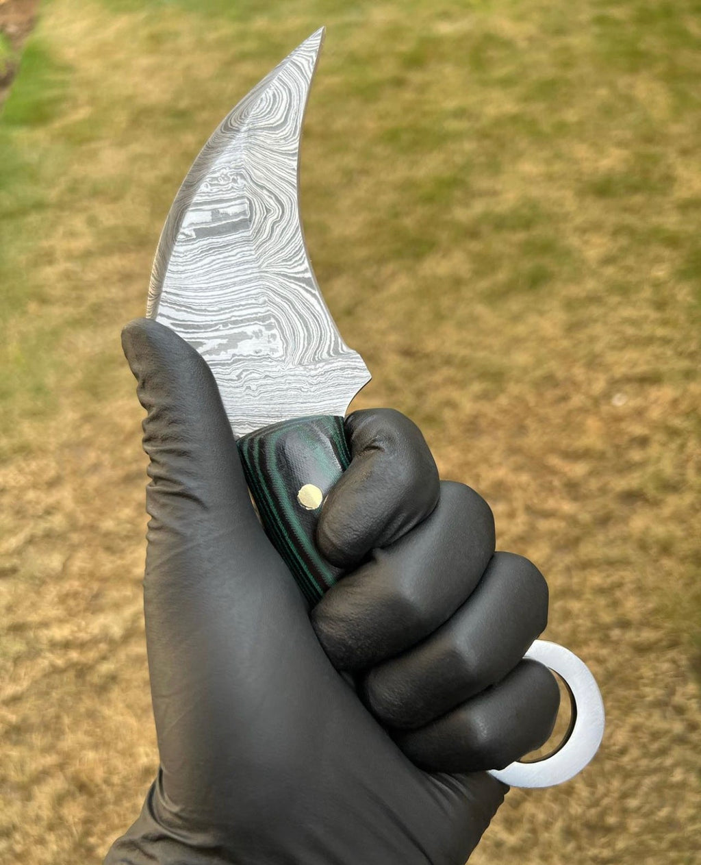 Handmade Damascus steel karambit knife