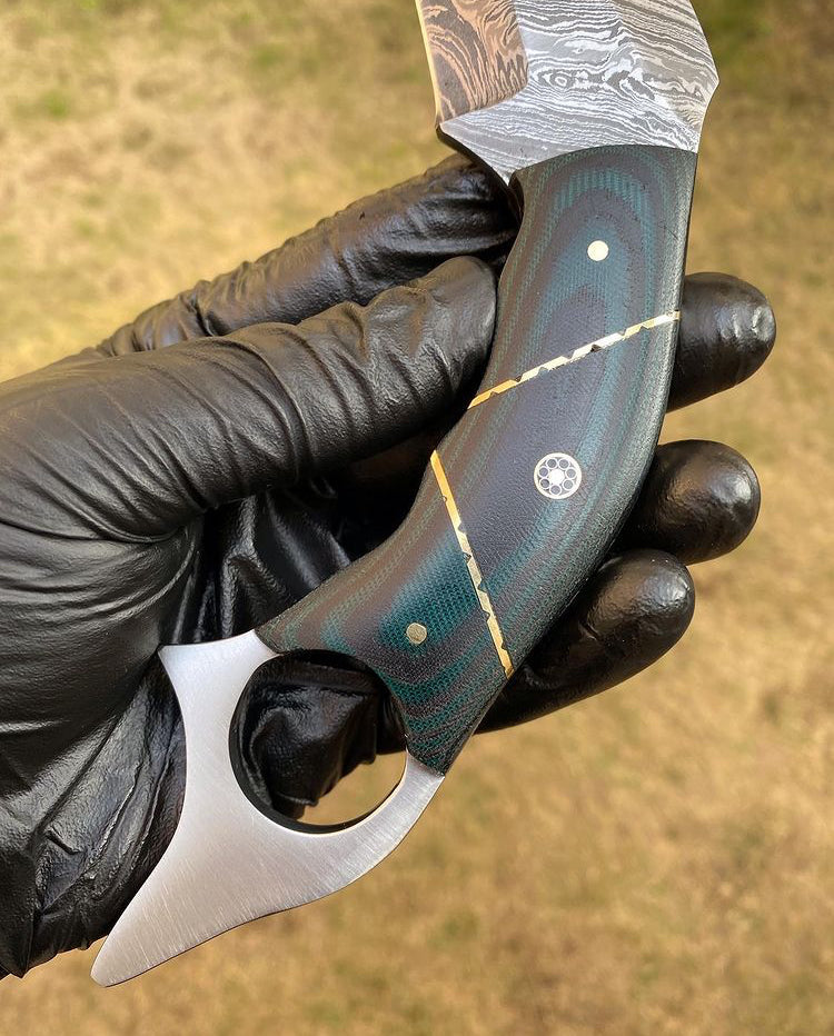 Handmade Damascus steel karambit knife