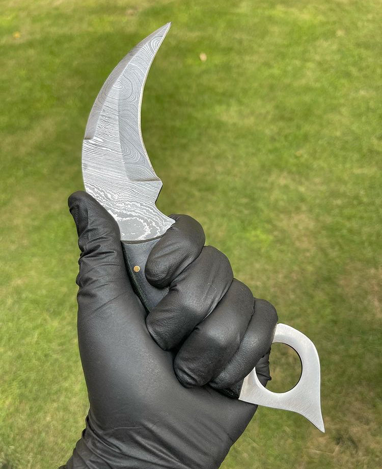 Handmade Damascus steel karambit knife
